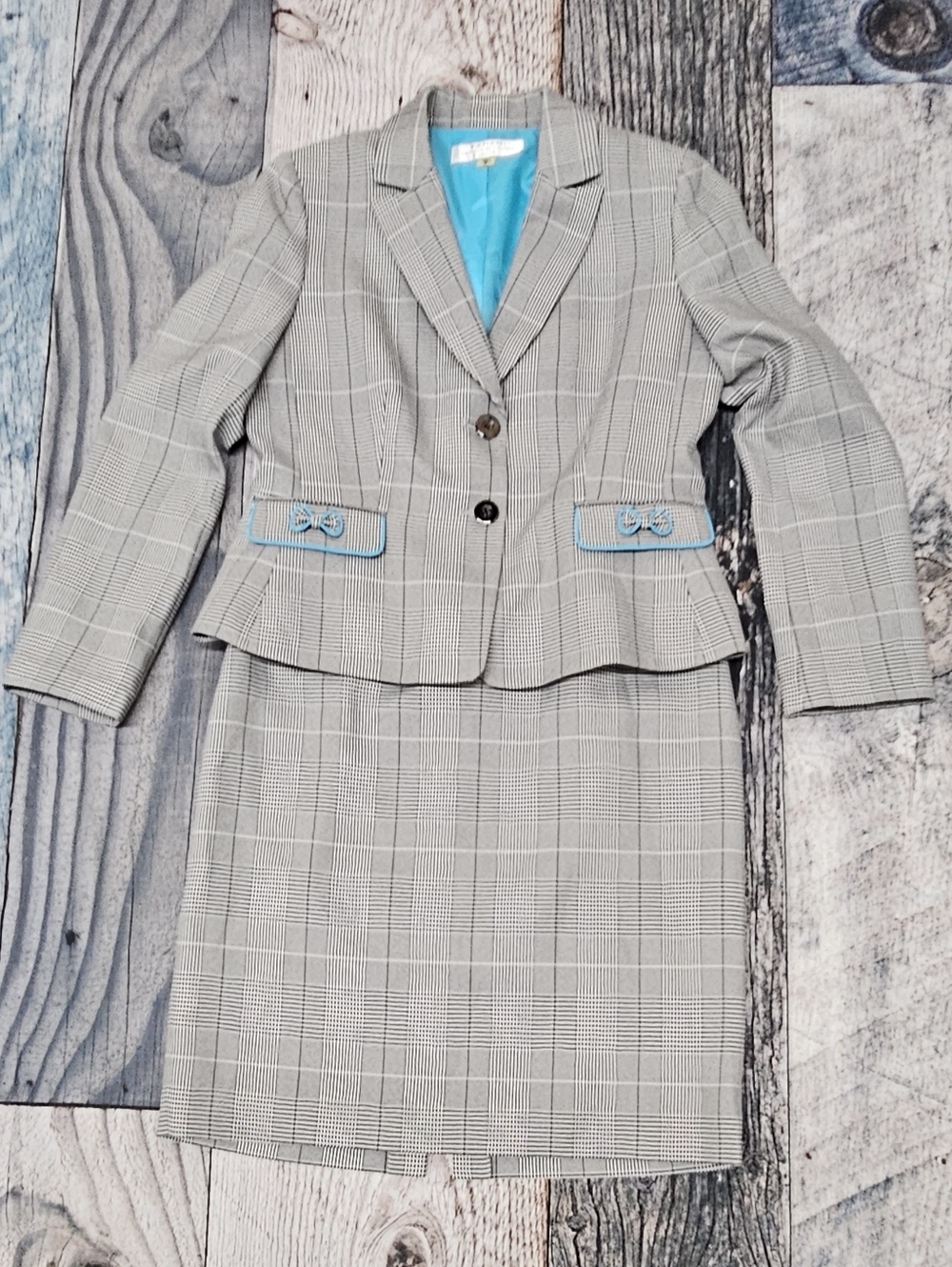 Tahari Arthur S. Levine  Women’s 2-piece Skirt Suit Size 8 Petite Academia